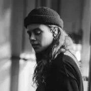 Обложка: Tash Sultana - Synergy