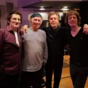 Обложка: Rolling Stones feat. Paul McCartney - Bite My Head Off