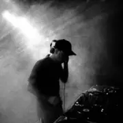 Обложка: Klute - Finger In The Hole