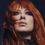 Обложка: Юлия Савичева - Осторожно