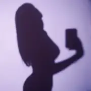 Обложка: LØLØ - me with no shirt on