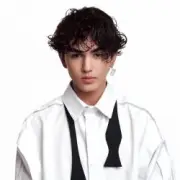 Обложка: Amirchik - ЗвОнишь