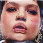 Обложка: Lola Young - Walk On By