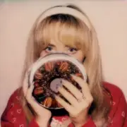 Обложка: Sabrina Carpenter - Buy Me Presents